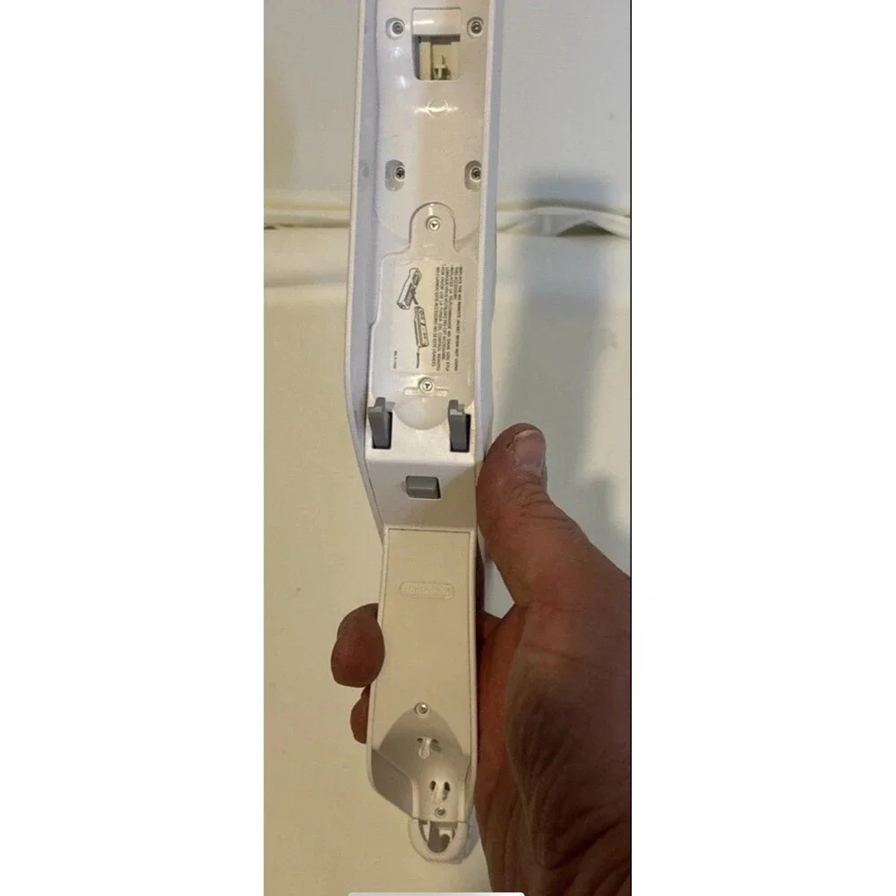 Nintendo Wii Accessory Bundle Zapper 3 Jackets 2 AV Cables White Excellent